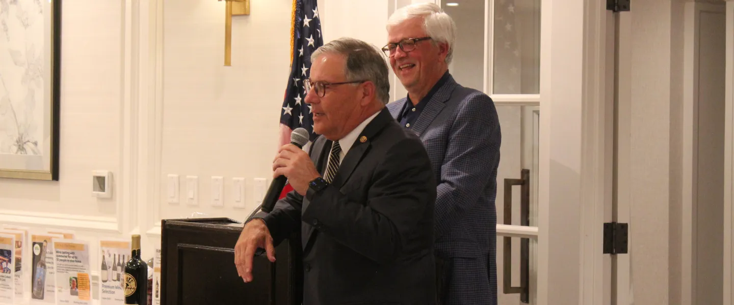 Auctioneer Jon Bramnick