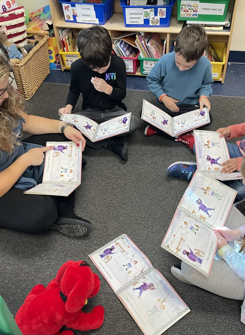 Kindergarteners reading